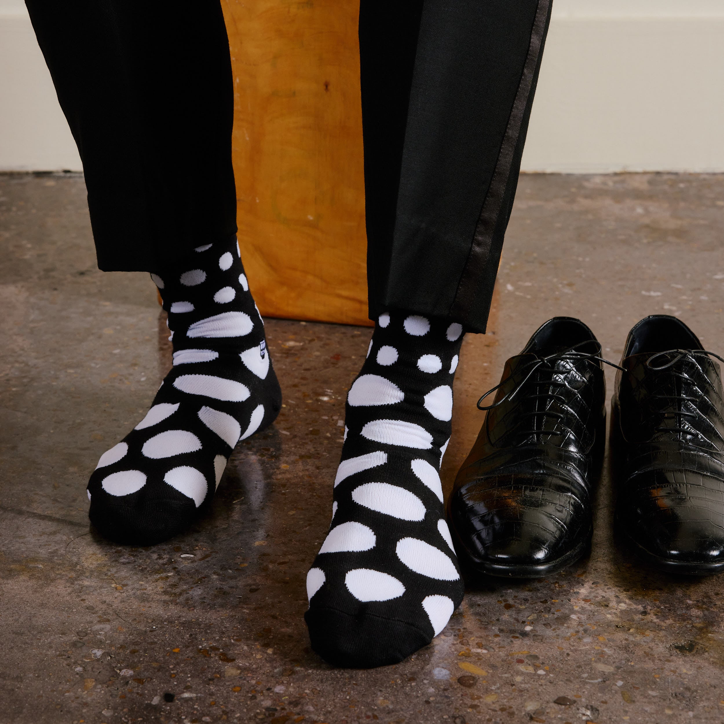 Polka Dots Black White